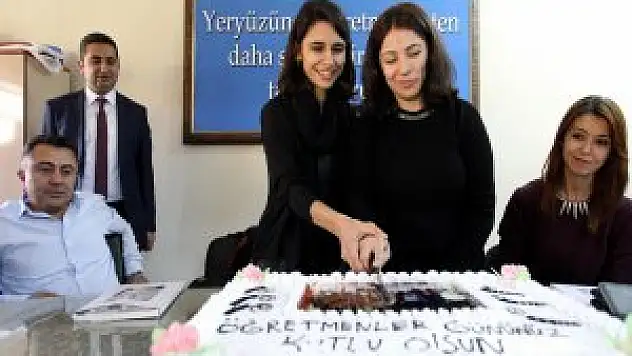 Hakkari'de 24 Kasım Öğretmenler Günü kutlaması