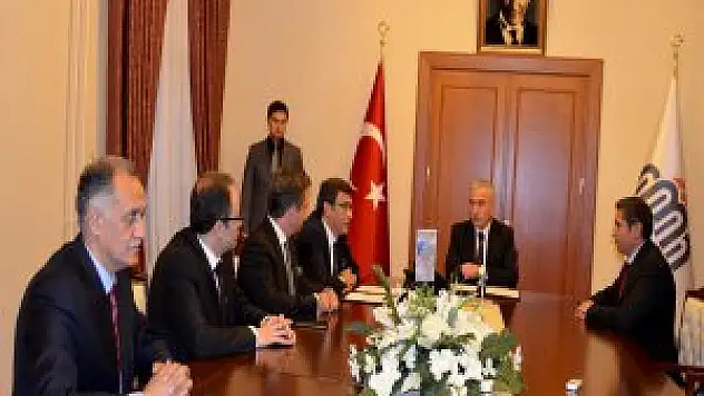 Mevlüt Aslanoğlu'nun adı kütüphanelerde