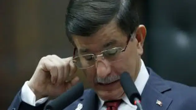 Başbakan Davutoğlu Göz Yaşlarını Tutamadı