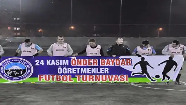Ağrı'da 24 Kasım Öğretmeler Günü Anısına Futbol Turnuvası Düzenlendi