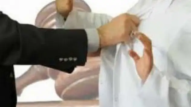 Öğretmen Çocuğuna Bakılmadığını Söyledi ! Kadın Doktoru Öldüresiye Darp Etti