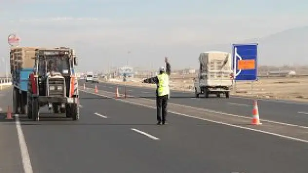 traktöre reflektör dağıtıldı