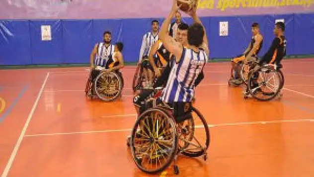 Bonservis bedelini, basketbol takım kaptanı karşıladı