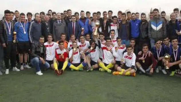 Van'da Düzenlenen Okullararası futbol turnuvası