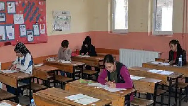 Çatak'ta TEOG sınavı sorunsuz geçti