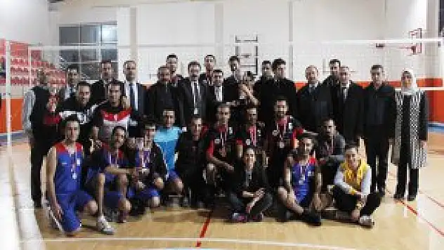 Van'da Öğretmenlerarası Voleybol Turnuvası yapıldı