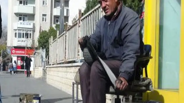 Ayakkabı Boyacısı Belediyeden Kendilerine Yer İstedi