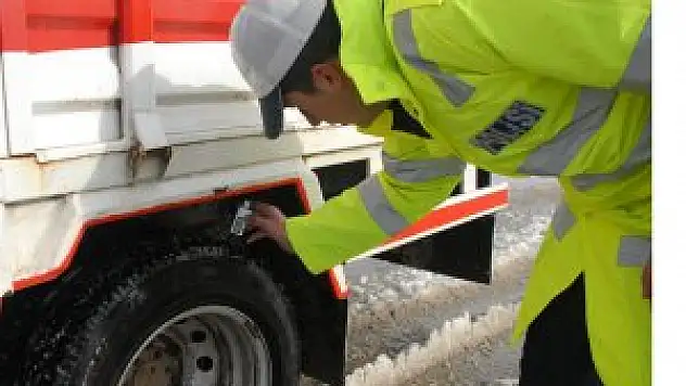 Erzurum'da 'kış lastiği' denetimi devam ediyor