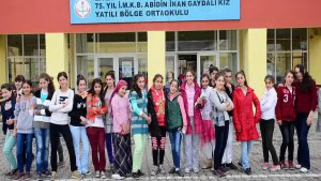 Gönüllü öğretmenler, kız çocuklarını okula kazandırıyor projesi