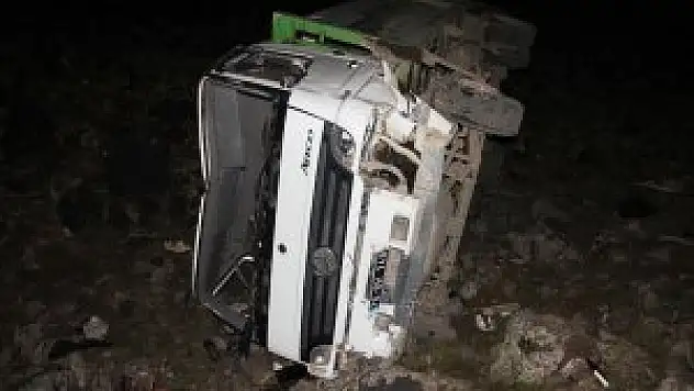 Iğdır'da çöp kamyonu devrildi çok sayıda yaralı