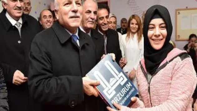 Erzurum'da öğrencilere belediyeden kaynak kitap