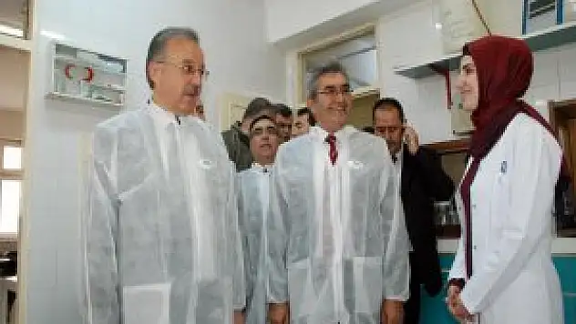 Kars Valisi Özdemir, şeker fabrikasını ziyareti