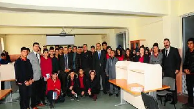 YYÜ Rektörü Battal okulları ziyaret