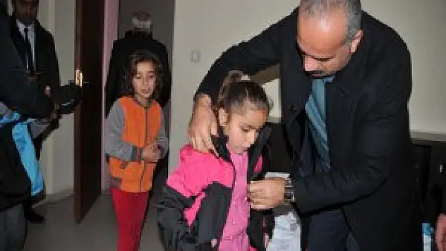 Yüksekova TSO'dan öğrencilere giyim