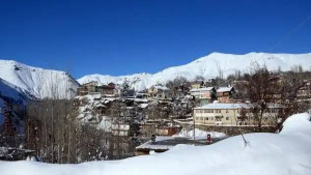 Doğu'da kar nedeniyle hayat durmuş halde