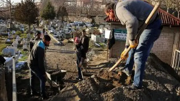 Üzümlü'de mezarlarda düzenleme