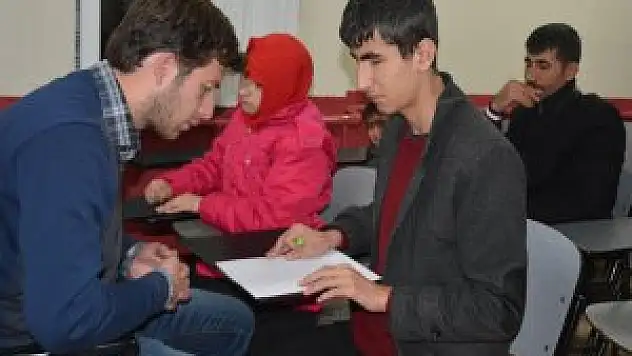 Görme engelli kardeşlerin okuma