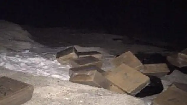 Adilcevaz'da kaçak sigara taşıyan aracı yakaladı