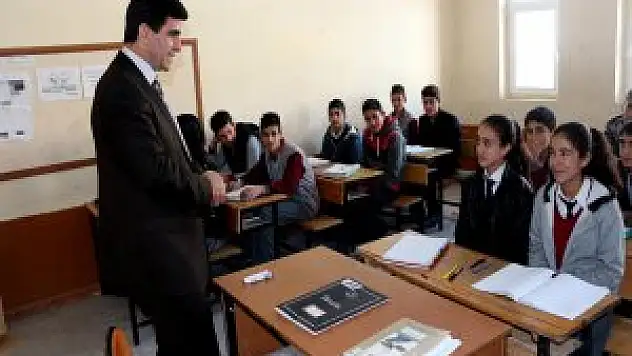 İlçe Milli Eğitim Müdürü Şimşek'in okulları ziyaret etti
