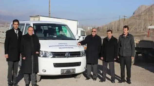 Ankara Büyükşehir Belediyesi'nden Oltu'ya araç yardımı yapıldı