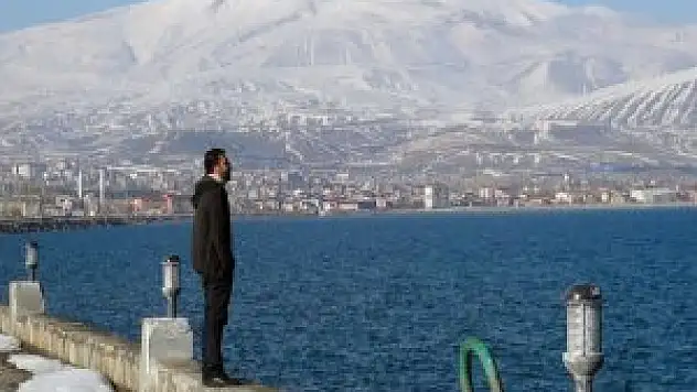Tatvan'da sıcak hava halkı sevindirdi