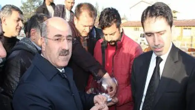 Bingöl'de damızlık boğa dağıtıldı