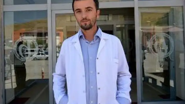 Sigara Polikliniğinde görevli Dr. Aydın