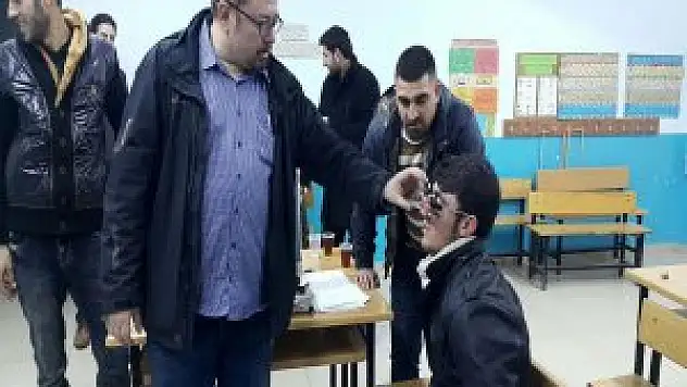 Muradiye'de göz taraması yapıldı