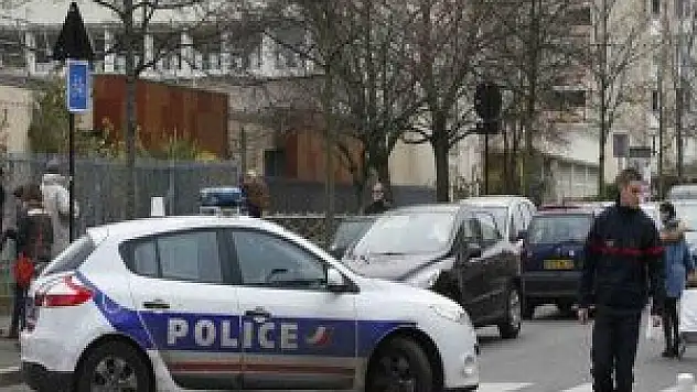Paris'te öğretmene saldırı IŞİD üstlendi !