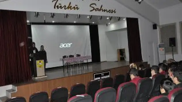 Arguvan'da üniversite öğrencileri liselilerle tecrübelerini