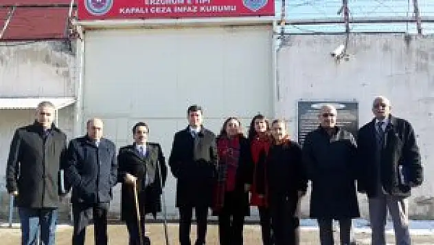 Valilik yetkilileri tutuklu ve hükümlüleri ziyaret