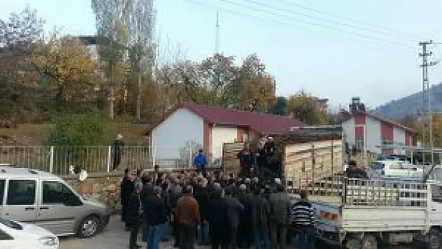 Keban'da 102 çiftçiye 7 bin 470 badem ve ceviz fidanı dağıtıldı