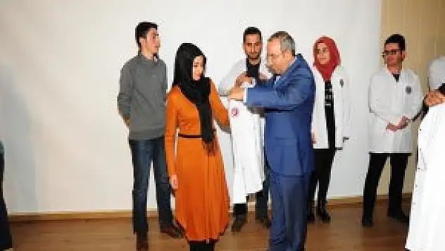 Tıp Fakültesi öğrencileri önlük giydi