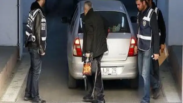 İzmirde operasyon: Çok sayıda gözaltı var