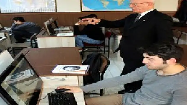 Emekli ikramiyesini eğitime adadı