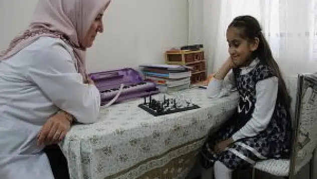 Engelli küçük kızın hayalleri doktor