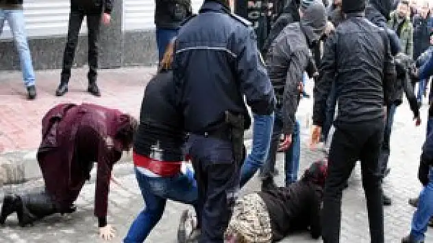 Van'da sokağa çıkma yasağı protestosunda olay çıktı