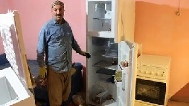 SON DAKİKA Erzurum'da aç kalan ayı eve girmiş