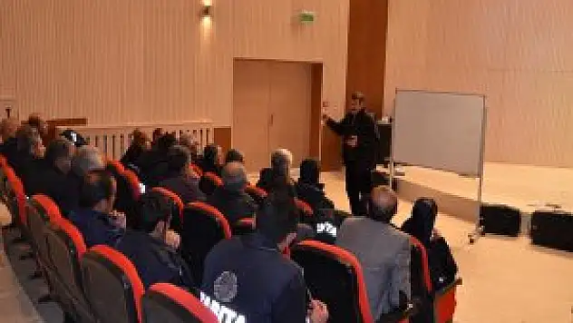Erciş Belediyesi zabıtalara seminer verdi