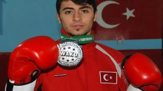 Dünya Kick Boks Şampiyonu sporcu hedef büyüttü