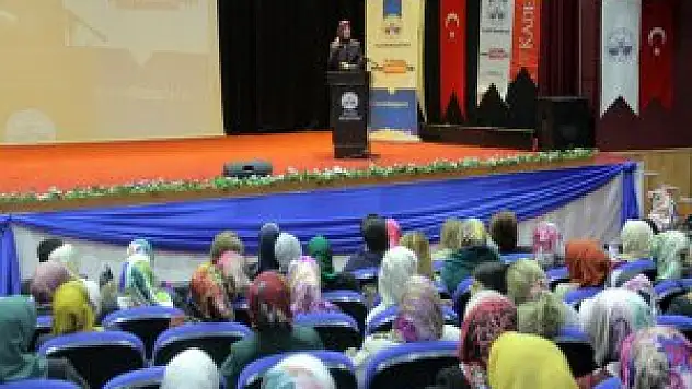 Sosyal Medya Kadın Ve Aile Konferansı