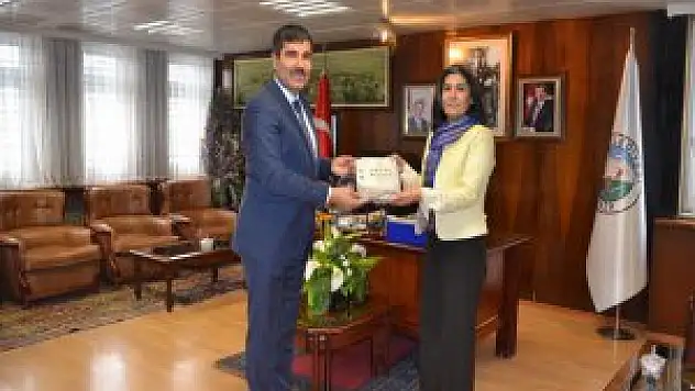 Son dakika Yazar Bayar'dan Başkan Asya'yı Ziyaret etti