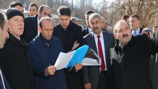 Sekmen, İspir'de İncelemelerde Bulundu