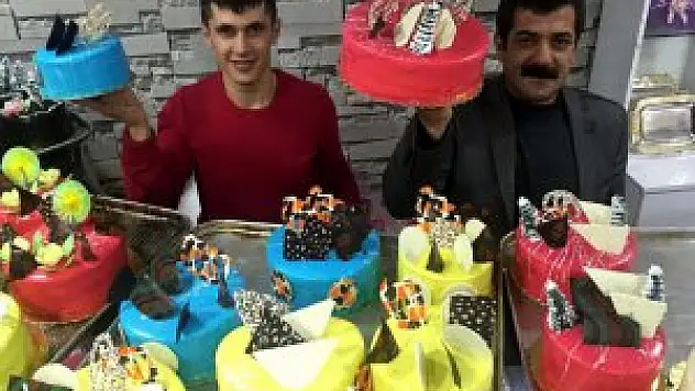 Bitlis'de Altın Hediyeli Yaş Pasta