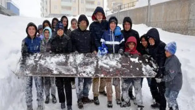 Bitlis'de Poşetle Kayak Keyfi