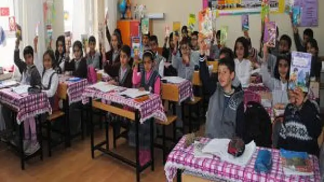 Malatya'da Kitap Veren Ağaç Okunur Projesi