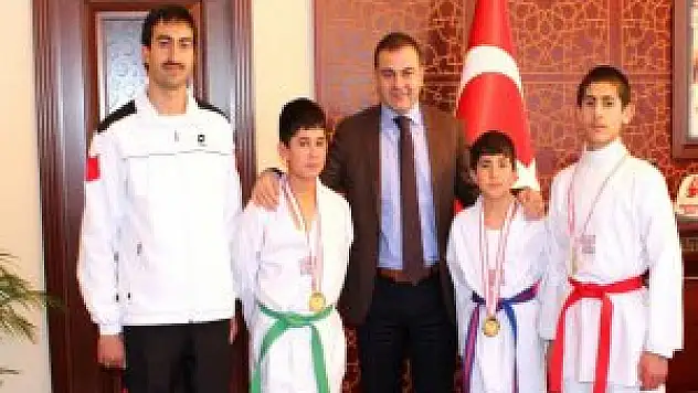 Van Erciş Tekvandoda İl Birincisi