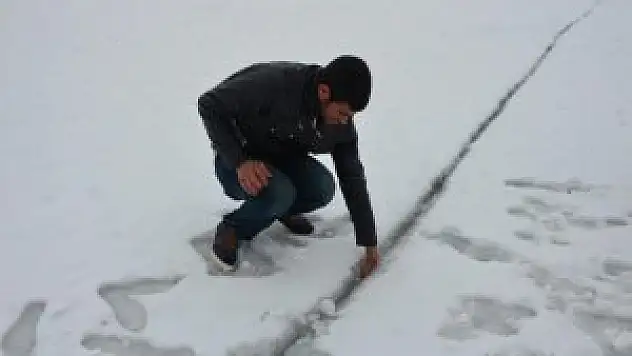 Bitlis'de Donan Gölü Buz Pistine döndü