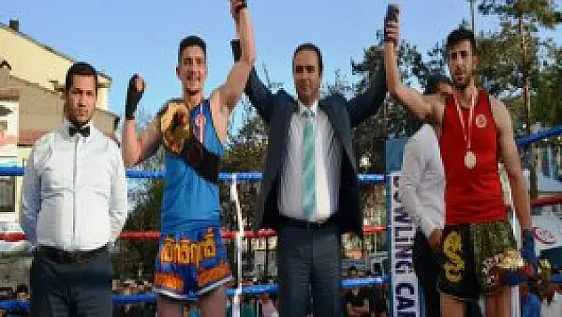 Tatvanlı Sporcuların Muaythai Başarısını kutladılar