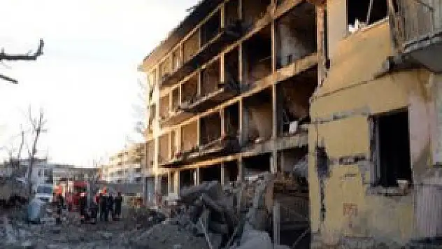 Diyarbakır'da terör saldırısı: 1 şehit 5 Kişi Hayatını Kaybetti 39 Yaralı Var !